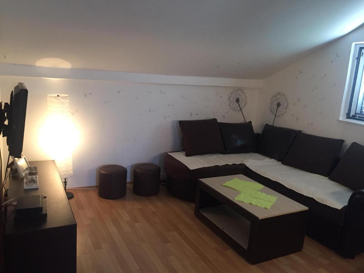 Apartment Julian Каменари Экстерьер фото